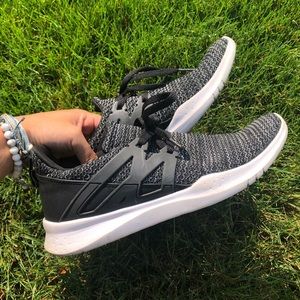 Fabletics Sneaker